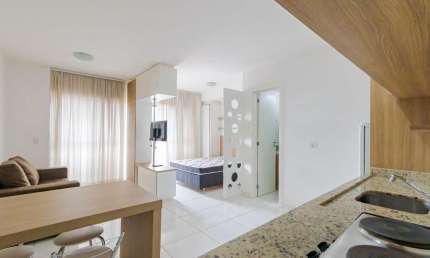 Apartamento 1 dormitório para alugar, 34 m² por R$ 2.300/mês + taxas- mobiliado, sacada, aceita PET - Centro - Curitiba/PR