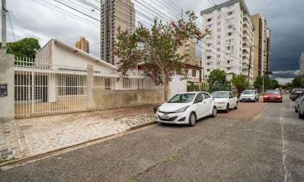 Casa comercial com 7 salas para alugar na Rua Atílio Bório, 242, Cristo Rei, Curitiba