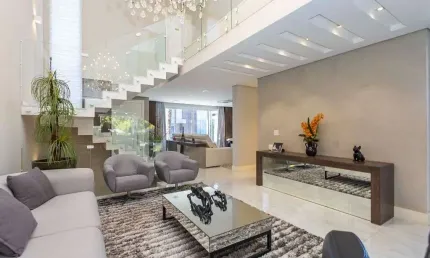 Casa em condomínio, impecável, 100% mobiliada - com 2 suítes e 2 demi-suítes à venda, 453 m² por R$ 4.684.900 - Atuba - Curitiba/PR