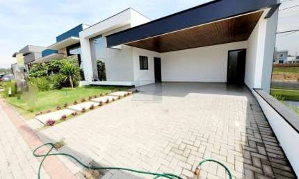 Casa à venda, Linda, nova e moderna, com três suítes, fino acabamento super bem localizada, lazer c