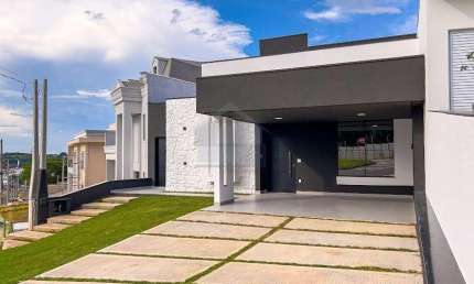 Linda Casa à venda,Moderna e muito espaçosa, com três suítes lazer completo, bem próximo ao  Parque