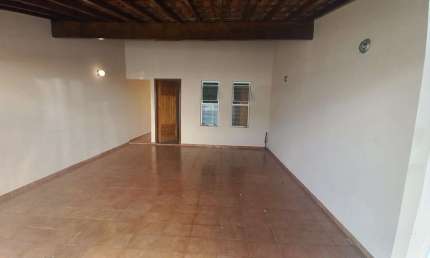 Casa à venda com três quartos uma suíte, com quintal e muito espaçosa bem localizada,Vila Maria Hel