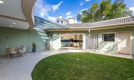 Casa mobiliada para locação em Santa Felicidade, com 287m², 4 quartos, sendo 2 suítes, 1 closet por R$ 9.800,00 – Curitiba/PR