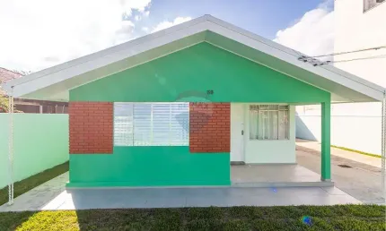 Casa térrea com 220m², 4 quartos sendo 1 suíte e 6 vagas de garagem no Boqueirão por R$849.500,00 – Curitiba/PR