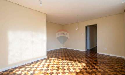 Apartamento todo reformado com 90 m2  e  3 quartos nos coração de Curitiba, por R$ 420.00