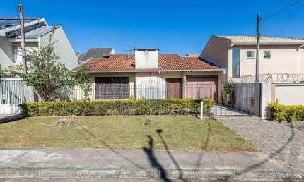 Casa térrea à venda com 3 dormitórios e 218m² por R$ 1.290.000,00 no Bairro Santa Felicidade - Curitiba/PR