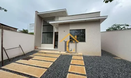 Linda casa linear com 3 quartos no bairro Maria Turri em Rio das Ostras/RJ