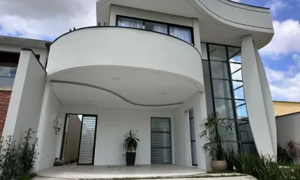 Casa Nova no Condomínio Damha – Alto Padrão e Conforto Total