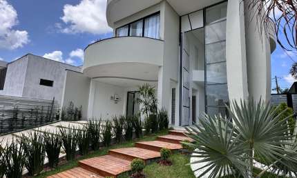 Casa Nova no Condomínio Damha – Alto Padrão e Conforto Total