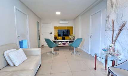 Lindo Apartamento no vivendas ponta do farol está com 2 qts, Andar alto.
