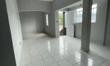Escritório com 05 salas para locação em Caraguatatuba
