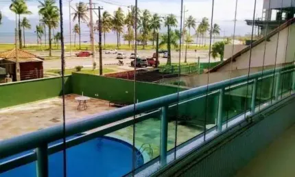 Apartamento espaçoso frente mar no centro de Caraguatatuba