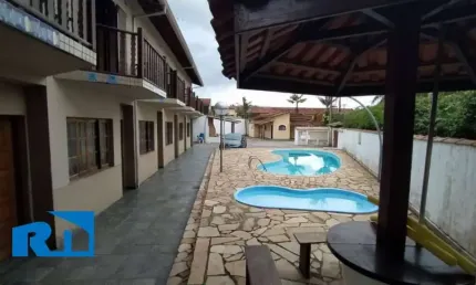 Condomínio a venda com 07 casas, ótimo para gerar renda em caraguatatuba!
