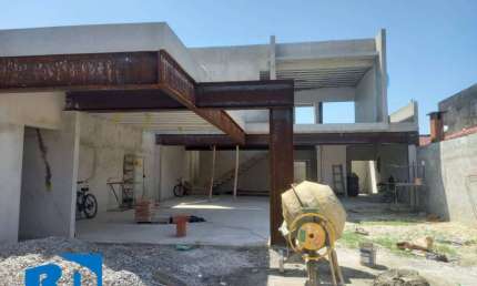 Casa de Alto Padrão em Construção - Jardim Primavera, Caraguatatuba
