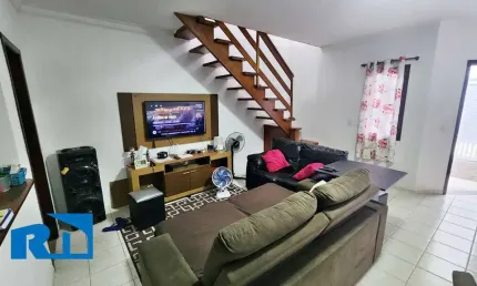Sobrado Geminado Próximo ao Centro de Caraguatatuba