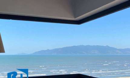 Apartamento de Luxo com Vista para Ilhabela no Edifício Paternon