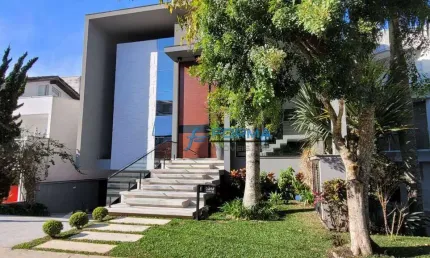 Casa Exclusiva em Condomínio Fechado com Vista Deslumbrante para o Lago
