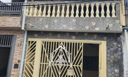 Casa para venda possui 150 metros quadrados com 3 quartos- Taboão da Serra
