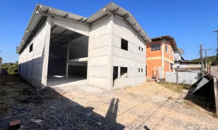 Barracão / Galpão / Depósito com 3 salas para alugar no Nova Brasília, Joinville 