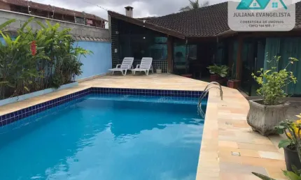 Ampla casa a venda com área de lazer na Prainha em  Caraguatatuba-SP