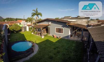 Casa a venda com terreno amplo no Jardim do Sol em Caraguatatuba/SP