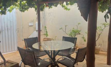 Casa com 3 quartos à venda no Jardim Holanda, Uberlândia 