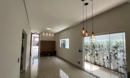 Casa em condomínio fechado com 3 quartos à venda no Jardim Holanda, Uberlândia 