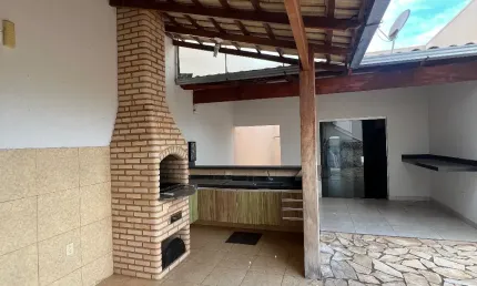 Casa com 3 quartos à venda na Cidade Jardim, Uberlândia 