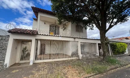 Casa com 4 quartos à venda no Umuarama, Uberlândia 