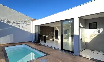 Casa com 3 quartos à venda no Jardim Botânico, Uberlândia 