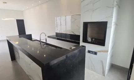Casa com 3 quartos à venda no Jardim Holanda, Uberlândia 