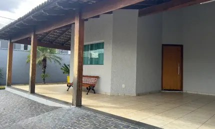 Casa com 3 quartos à venda no Jardim Holanda, Uberlândia 