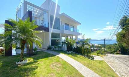 Casa alto padrão 04 suítes em Condomínio Fechado com vista mar