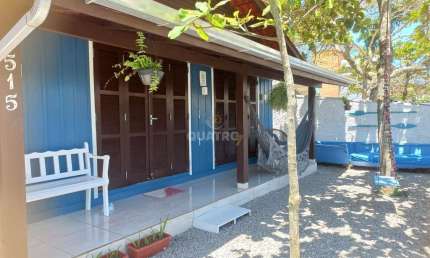 LINDA CASA COM PISCINA Á 70 METROS DO MAR DE ZIMBROS