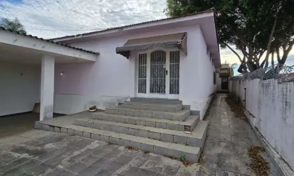 Casa com 3 quartos à venda na Avenida Araraquara, 228, Vila Brasília, São Carlos, 161 m2 por R$ 420.000