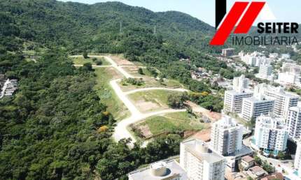 Terreno a venda no bairro Itacorubi em Florianópolis