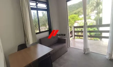 Apartamento reformado mobiliado na lagoa da conceição