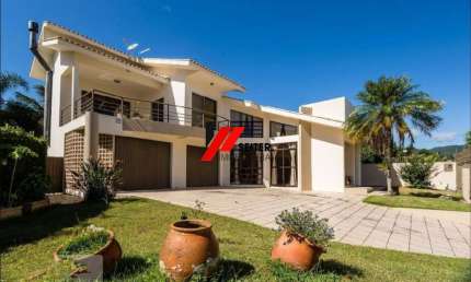 Linda casa a venda de 4 dormitórios no bairro Itacorubi