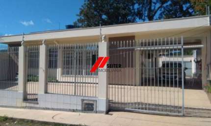 Casa na Trindade a venda com  2 dormitórios, sendo 1 suíte, 2 banheiros e vaga de garagem