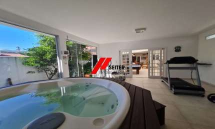 Casa de 3 suites para locação no corrego grande Florianopolis