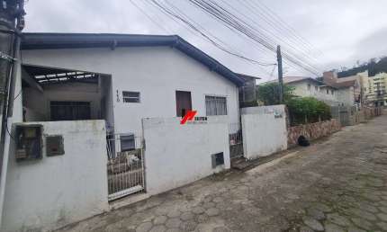 Excelente terreno à venda no bairro Córrego Grande em Florianópolis.