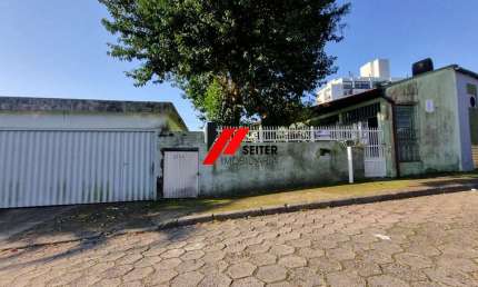 Terreno comercial á venda no bairro Saco dos Limões em Florianópolis.