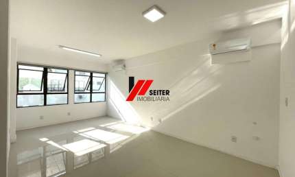 Sala comercial com 1 sala à venda na Rua Lauro Linhares, 2123, Trindade, Florianópolis