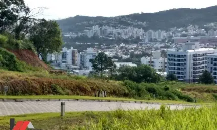 Terreno a venda no bairro itacorubi com localização previlegiada