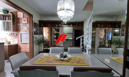 Cobertura Duplex à venda no Bairro Corrego Grande em Florianópolis toda planejada com 4 sacadas em Condomínio Club