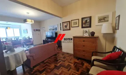 Apartamento de 3 dormitorios com suite a venda Centro Florianopolis com 144 metros privativos e vaga de garagem