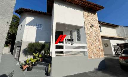 Casa de 3 dormitórios à venda no Bairro Itacorubi em Florianópolis