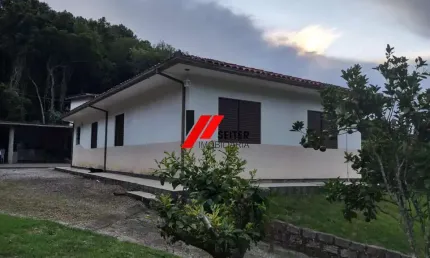 Casa à Venda em Florianópolis-SC Bairro Monte Verde com 7 Quartos