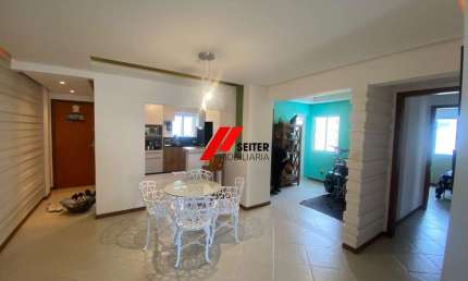 Apartamento de 3 quartos na Trindade, Florianópolis-SC: 1 suíte, 2 salas, 2 banheiros, 3 vagas de garagem, 133,66 m². Venha conferir!