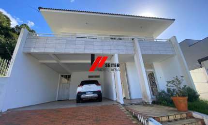Casa de 4 suites a venda com patio a venda Corrego Grande com 306m² de área privativ.